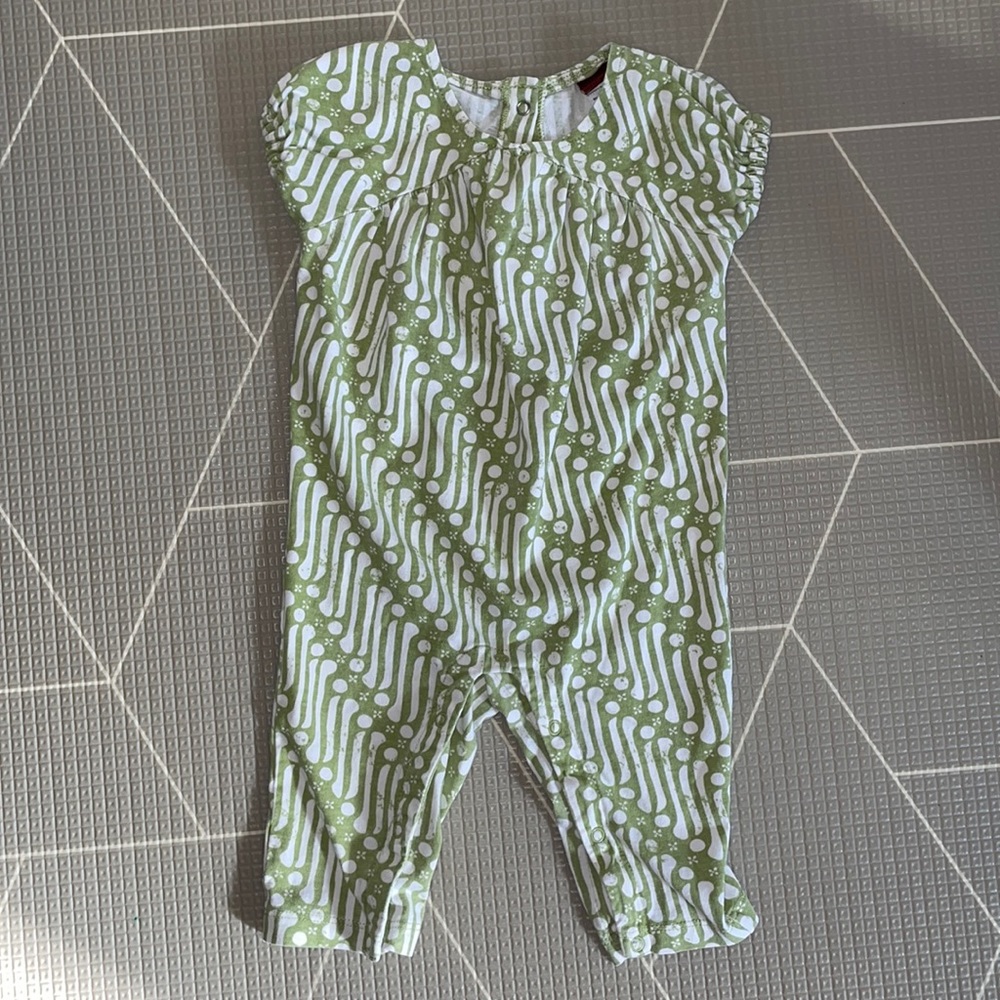 Tea Collection 0-3M, green & white patterned romper